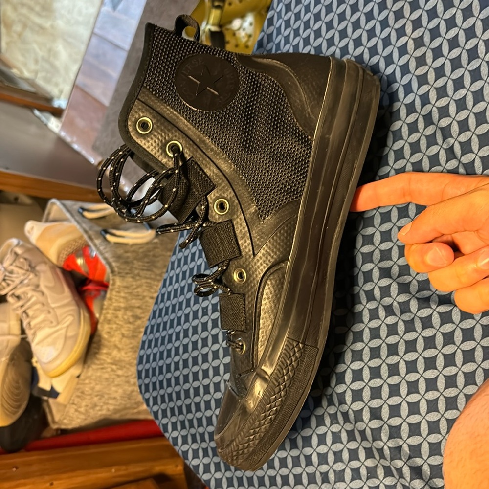 Converse chuck Taylor all star almost new size 10 black edition